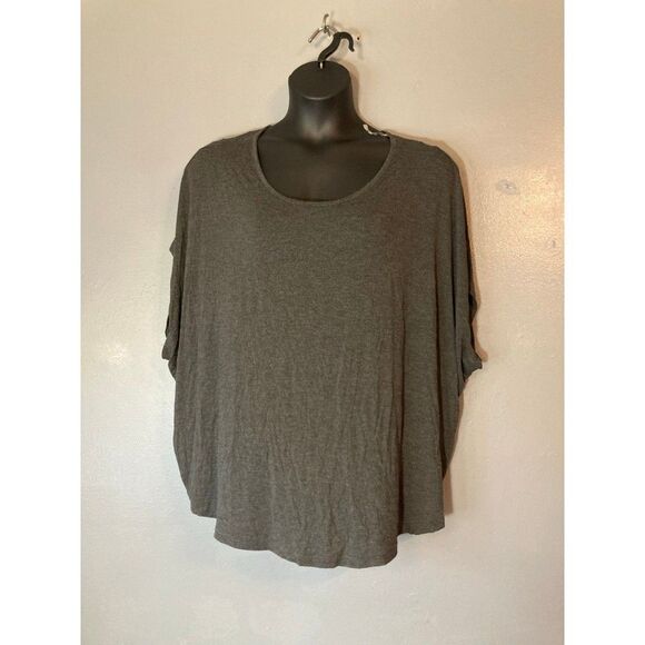 Smallshow Tops - Smallshow gray open back tshirt